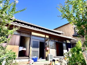 リサイクルショップキミドリによる空き家残置物の片付けワークショップ。古民家の片付けビフォーアフター現場